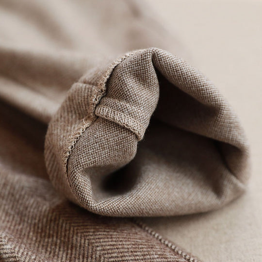 Elegantante Wolle-tailleur méi no Ärer Mooss